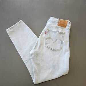 Levi’s Premium Wedgie Straight Jeans Womens 28 Light Wash Button Fly Five Pocket